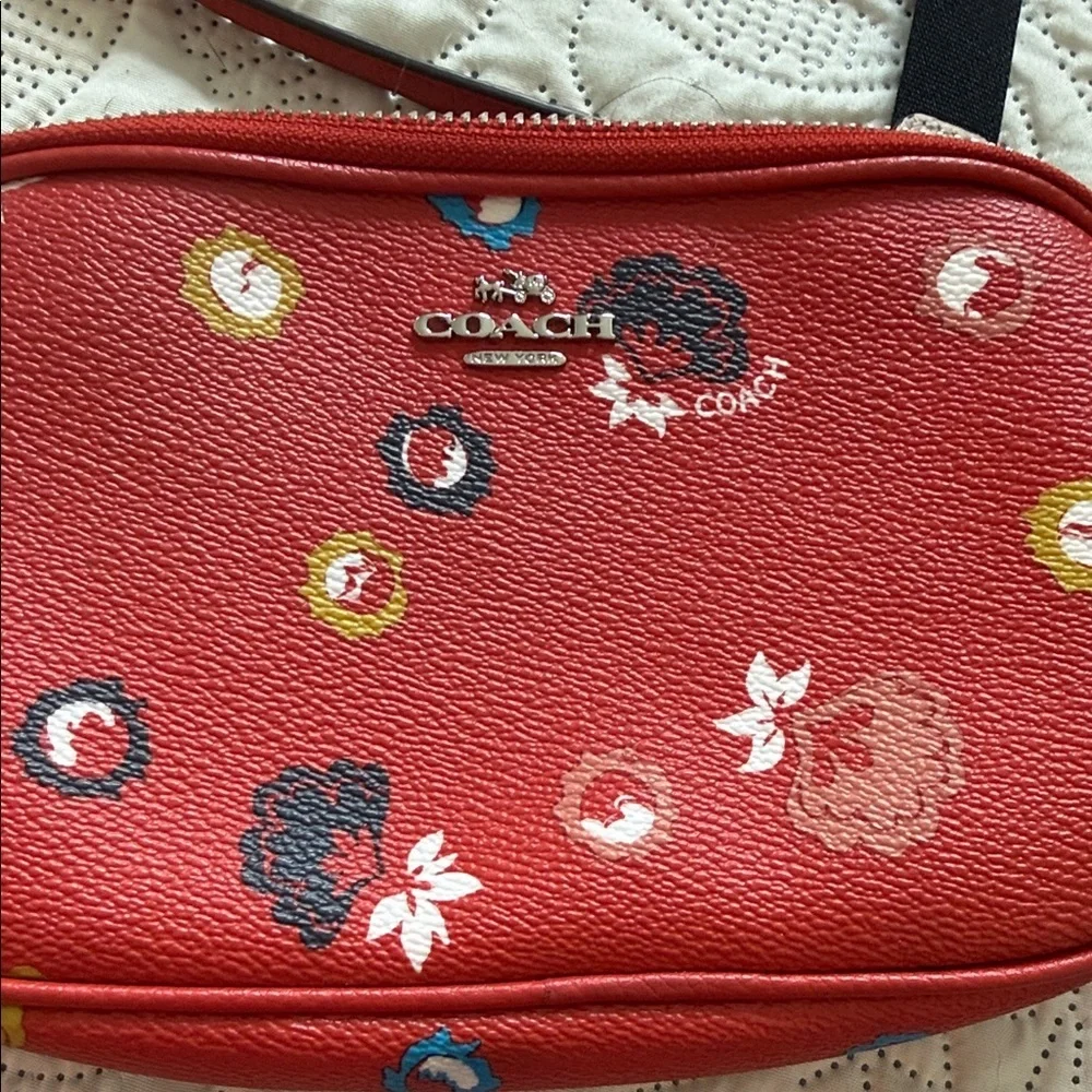 Coach Pebbled Leather Small Crossbody Pouch Wristlet Bag Purse - Wildflower